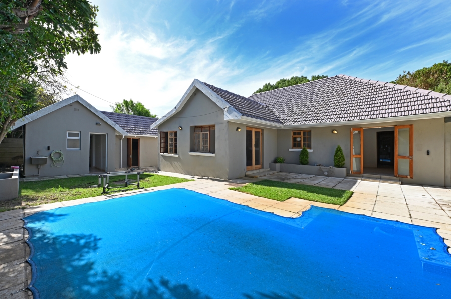 To Let 3 Bedroom Property for Rent in Bergvliet Western Cape